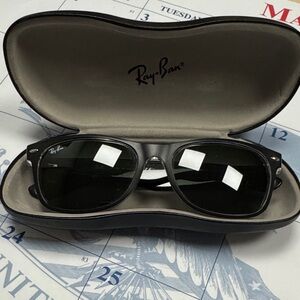 Ray-Ban New Wayfarer RB2132 COLOR-MIX Sunglasses - Black/Transparent 55/18